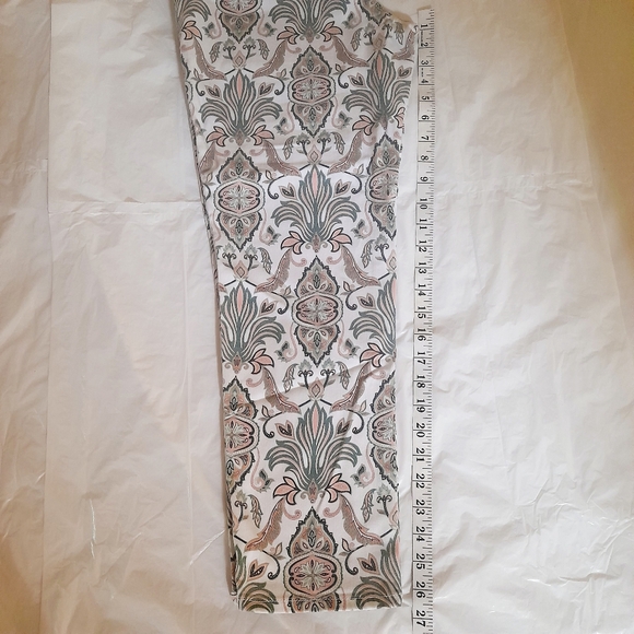 ● CHICO'S | So Slimming Girlfriend Silm Leg Ankle Jean - Picture 8 of 16